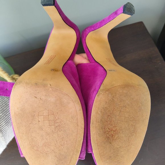 SOLD!! Vince Camuto Olivia Open Toe heels, Pink/Fuchsia Suede, Womens Size 7.5 - Picture 5 of 5